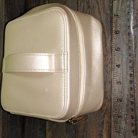 Clarins Pearl Cosmetics Case NEW - Picture 3 of 7